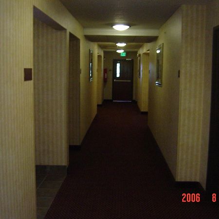 Hometown Inn & Suites Шерервилл Экстерьер фото