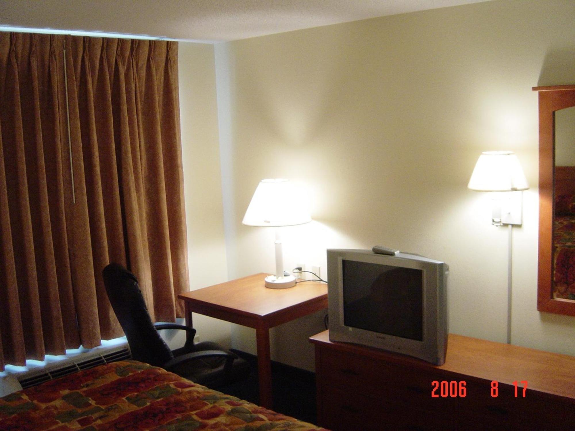 Hometown Inn & Suites Шерервилл Экстерьер фото