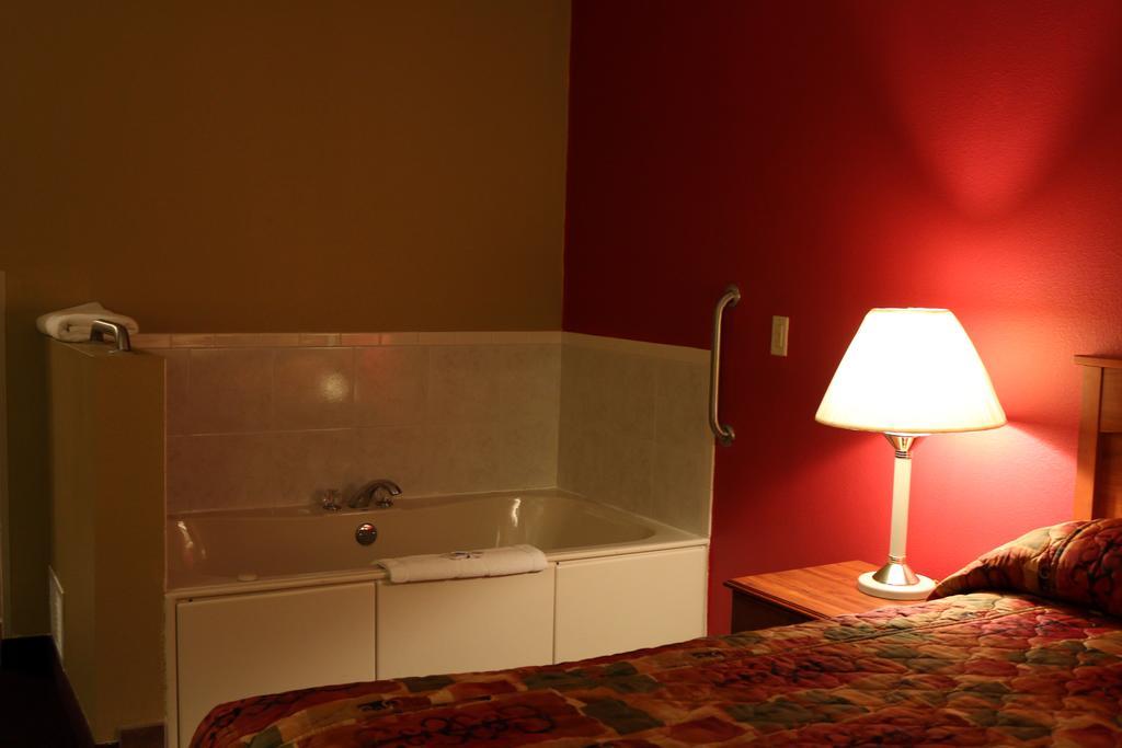 Hometown Inn & Suites Шерервилл Экстерьер фото